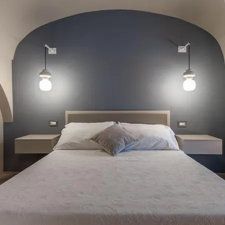 B&B Dritta Al Cuore & Pool - Housea 4*