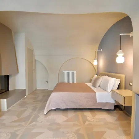 B&B Dritta Al Cuore & Pool - Housea 4*