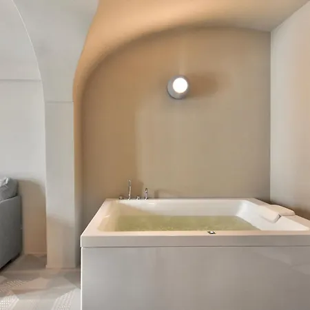 Dritta Al Cuore & Pool - Housea