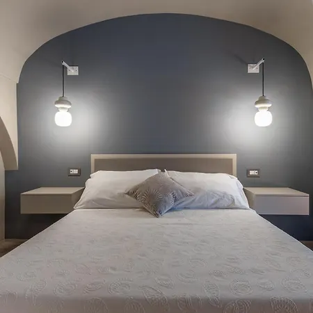 Dritta Al Cuore & Pool B&B